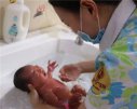 還敢給您的孩子玩手機(jī)嗎？3歲女童近視超500度！